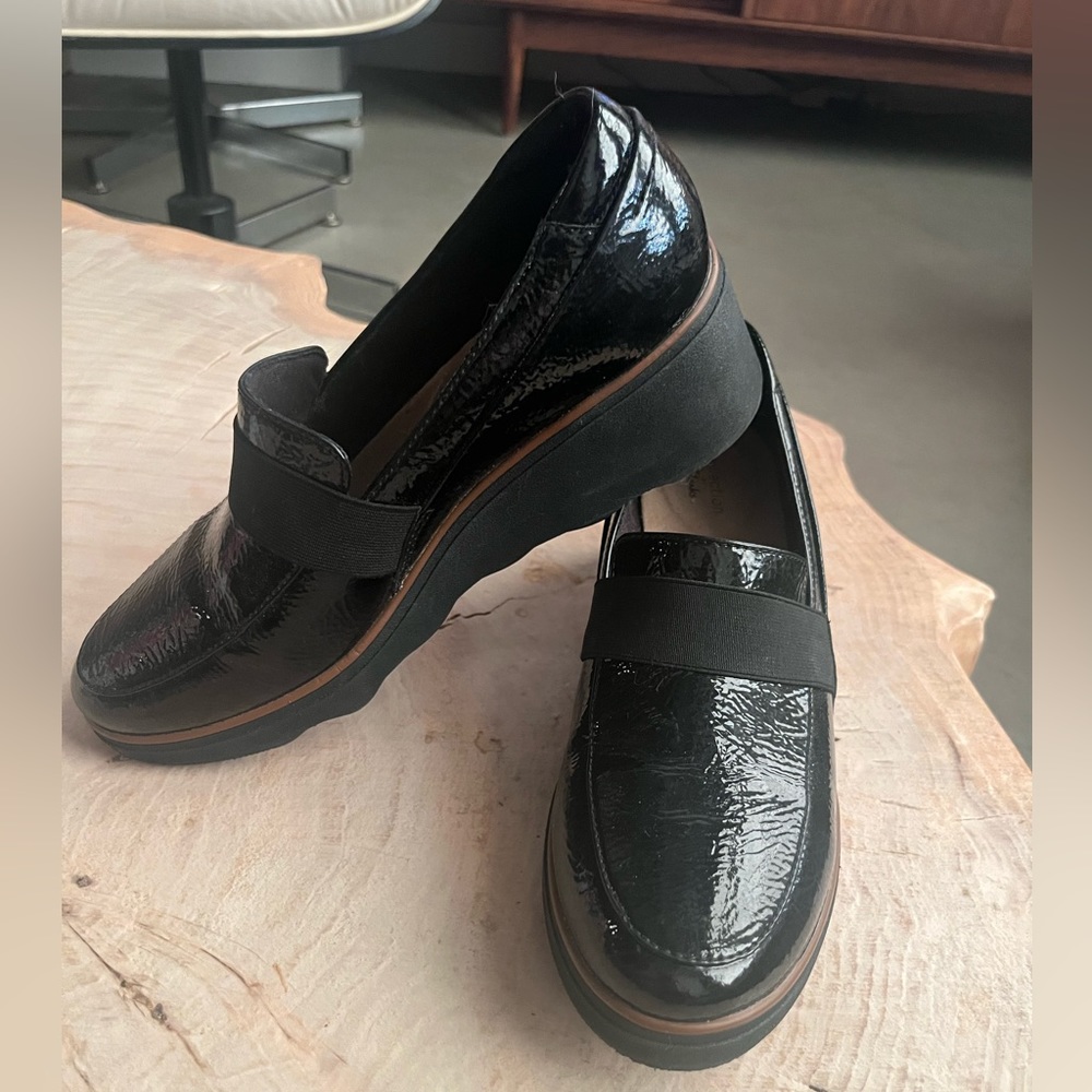 Clark’s Collection faux alligator patent leather wedge loafers